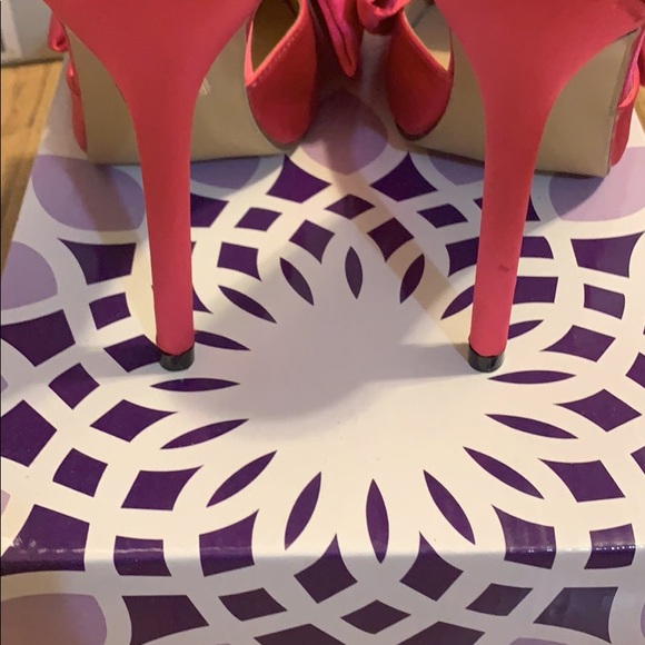 satin pumps - Picture 2 of 2